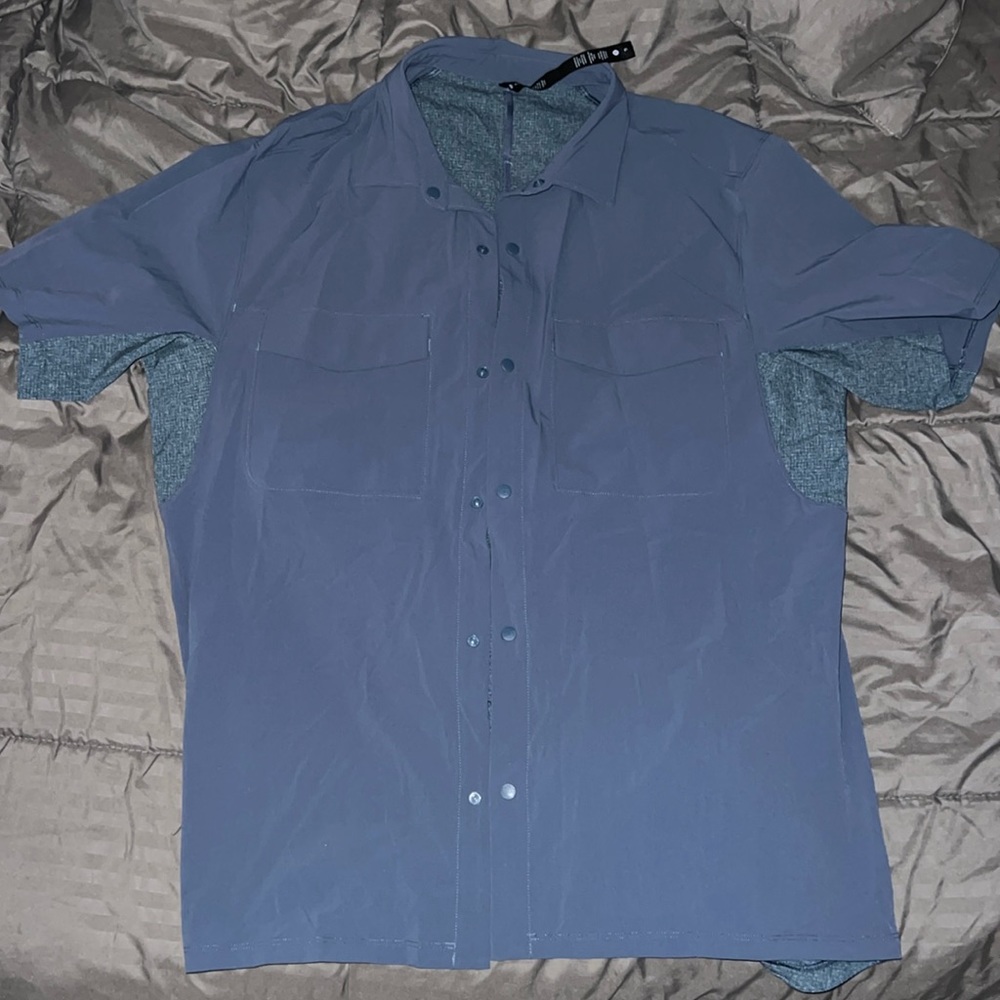 New Lululemon Men’s Short Sleeve button up